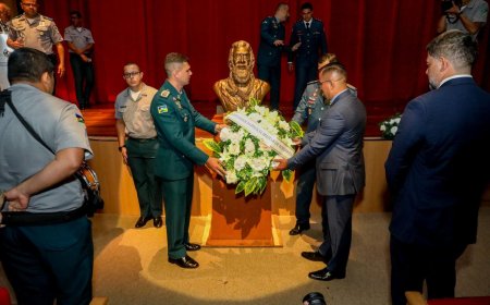 Quarenta e dois militares do Corpo de Bombeiros e Polícia Militar são promovidos durante homenagem a Tiradentes