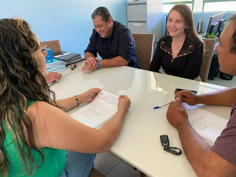 Deputada Lebrinha destina R$ 200 mil para usina fotovoltaica em escola de Jaru