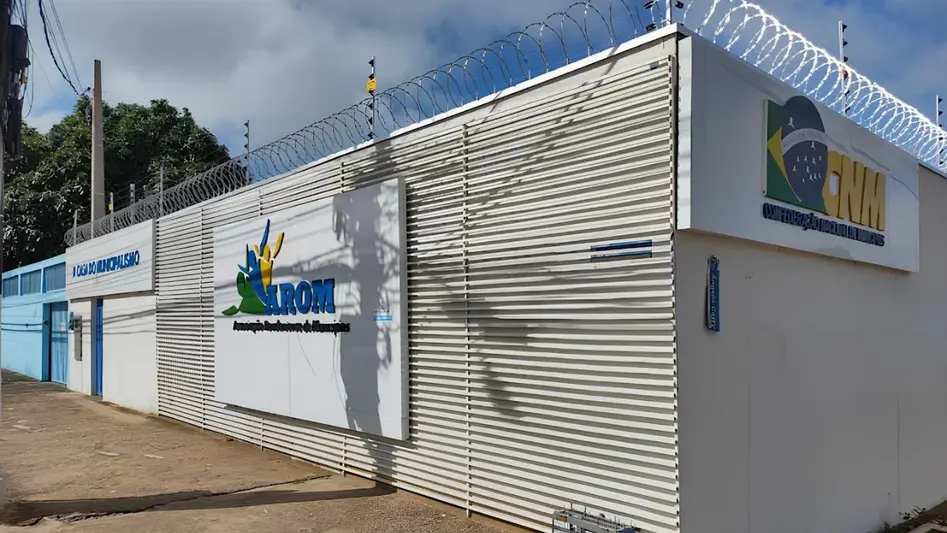 Insatisfeitos com “limpeza” na AROM, grupo de prefeitos tenta motim para tirar mandato de Hildon Chaves