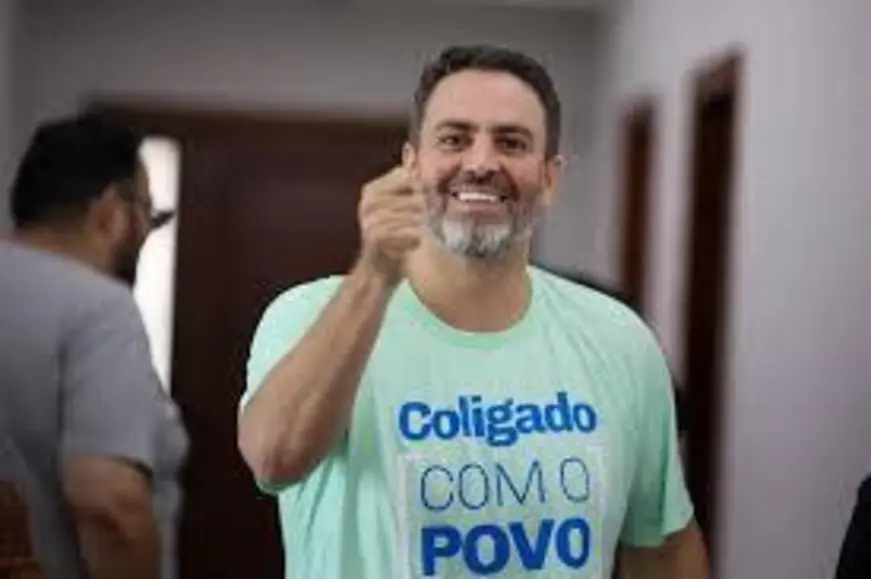 Insumos para Saúde estão em falta, denuncia vereador, desmentindo promessa de campanha de Léo Moraes