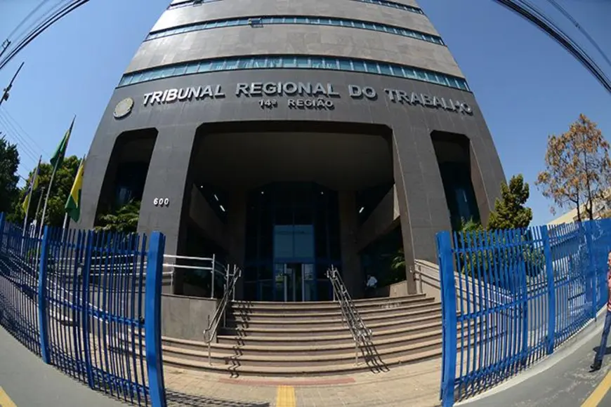 Justiça do Trabalho garante direito a teletrabalho para bancário com filha autista