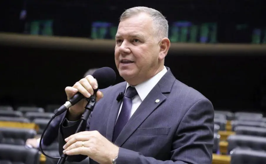 Mosquini apresenta projeto para punir órgãos públicos caso serviços atrasem