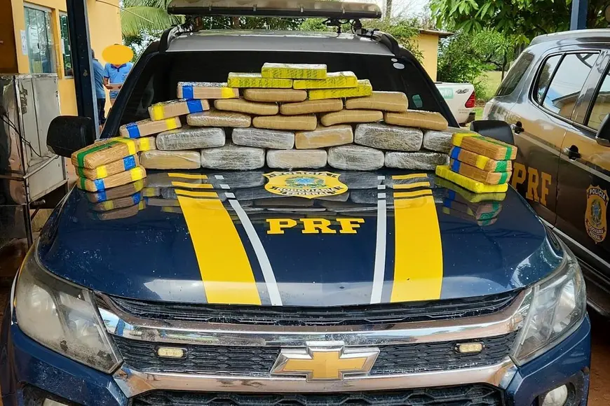 PRF prende casal e apreende mais de 35 kg de drogas em ônibus que seguia para Ji-Paraná