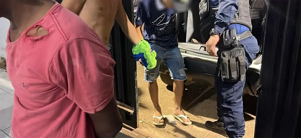 Homens com mandados de prisão são capturados após rastreamento de celular roubado em Porto Velho