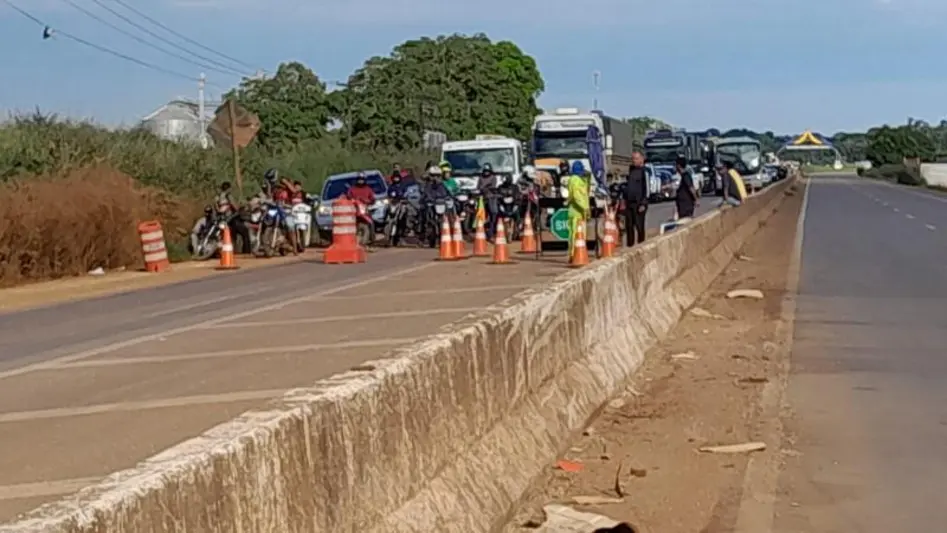 Encerrado protesto que bloqueou a BR-364 em Candeias do Jamari nesta quarta-feira