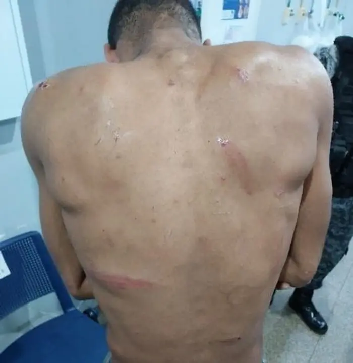 Ladrão cai do telhado e é dominado por moradores ao tentar roubar 700 metros de fio