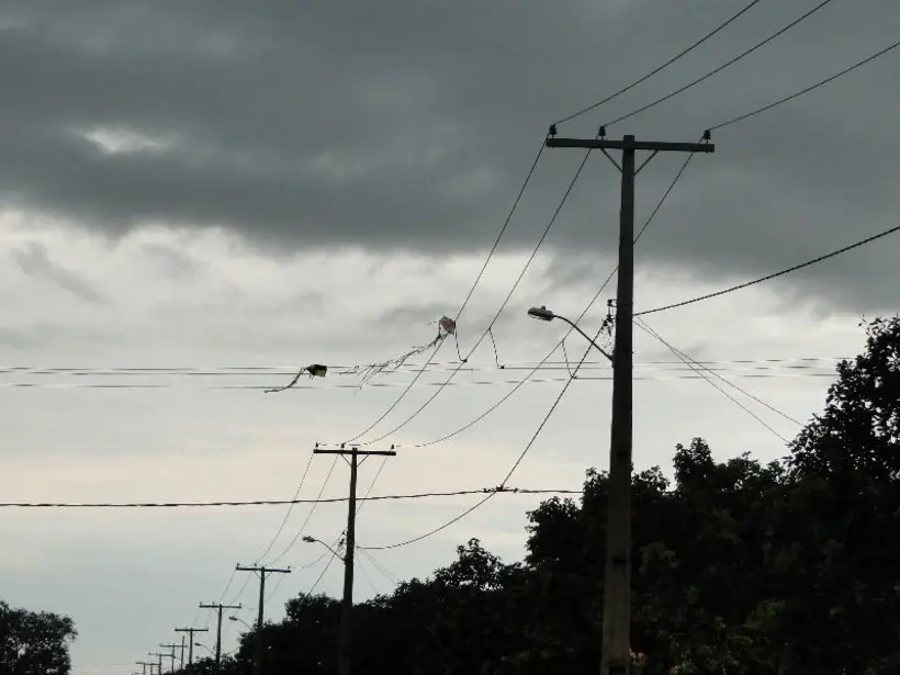Quase 286 mil clientes ficaram sem energia em Rondônia por acidentes com pipas, no acumulado dos últimos 5 anos