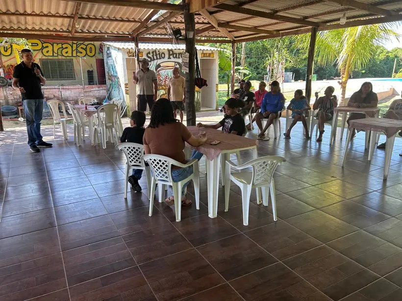 Comunidade de Vila Calderita recebe representantes do Circuito “Elas Pescando” para discutir regras