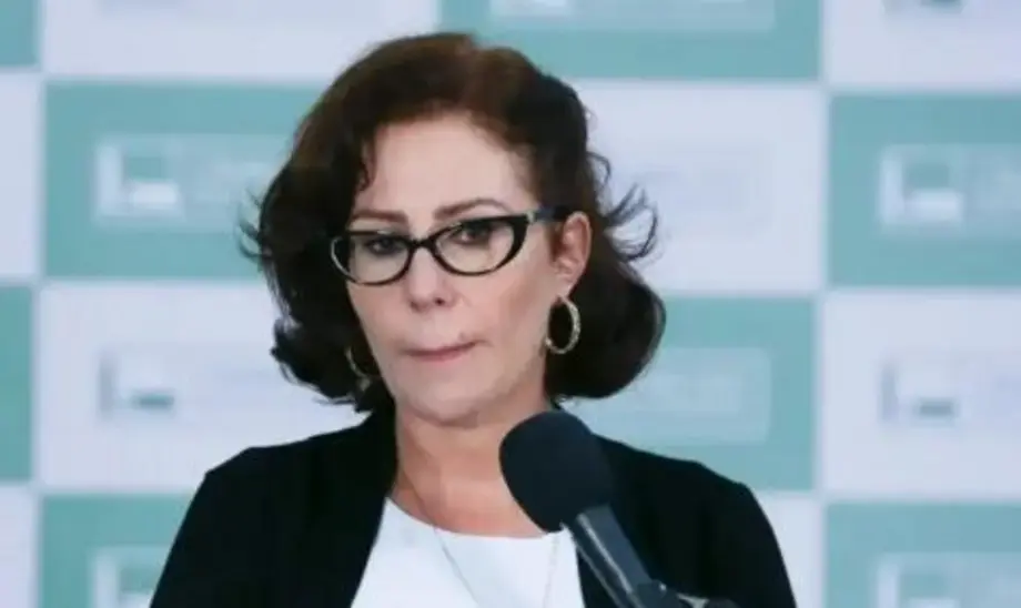 Carla Zambelli permanece presa na Itália enquanto aguarda decisão sobre extradição