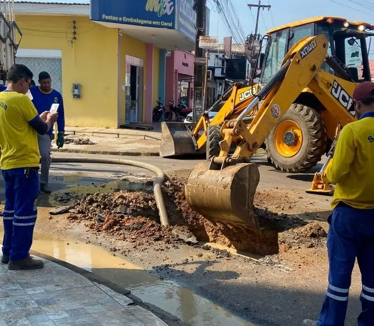 Limpeza de bueiro é iniciada em Nova Floresta após pedido de vereador