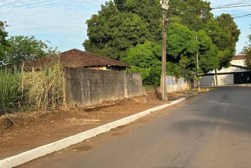 Prefeito Léo Moraes atende pedido e realiza limpeza no bairro Rio Madeira