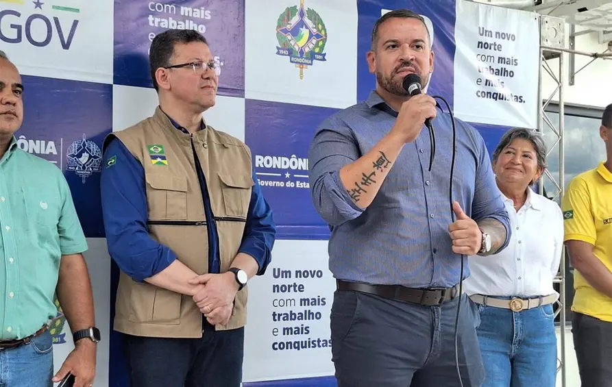 Governador em xeque: contratos suspeitos com ex-empresa do irmão somam quase R$ 90 milhões