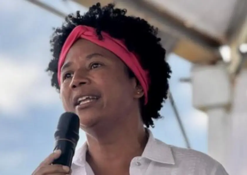 Deputada Sílvia Cristina entrega cheque de R$ 100 mil ao Centro Social Madre Mazzarello