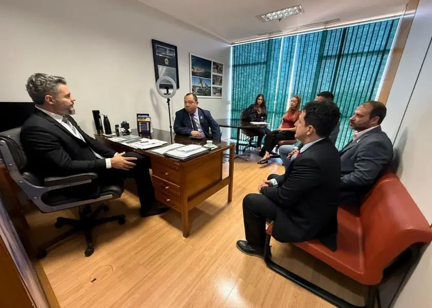 Deputado Thiago Flores discute projeto para valorizar fisioterapeutas e terapeutas ocupacionais