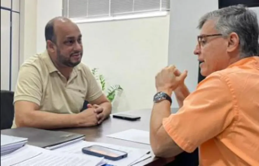 Vereador e secretário discutem regularização fundiária em reunião estratégica