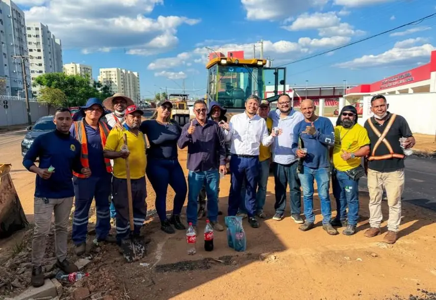 Vereador Zé Paroca acompanha obra de asfaltamento na Rua Tiradentes em Porto Velho