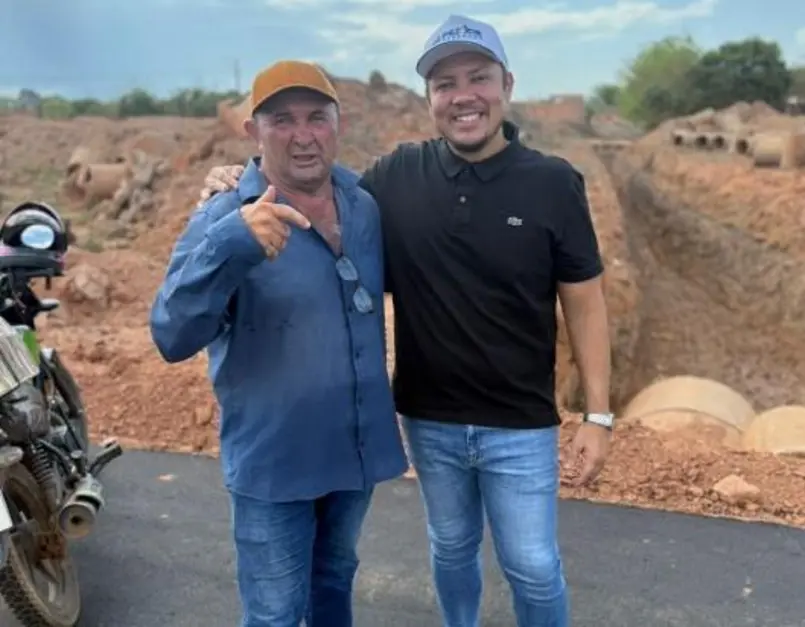 Vereador Zé Paroca fiscaliza obras de asfaltamento no bairro Lagoa Azul