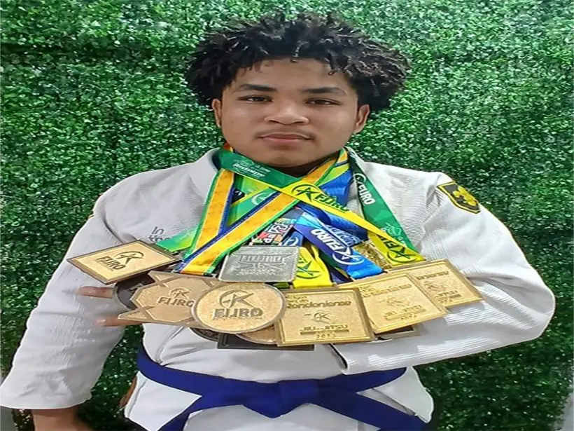 Atleta juvenil de jiu-jítsu busca apoio para competir em Manaus