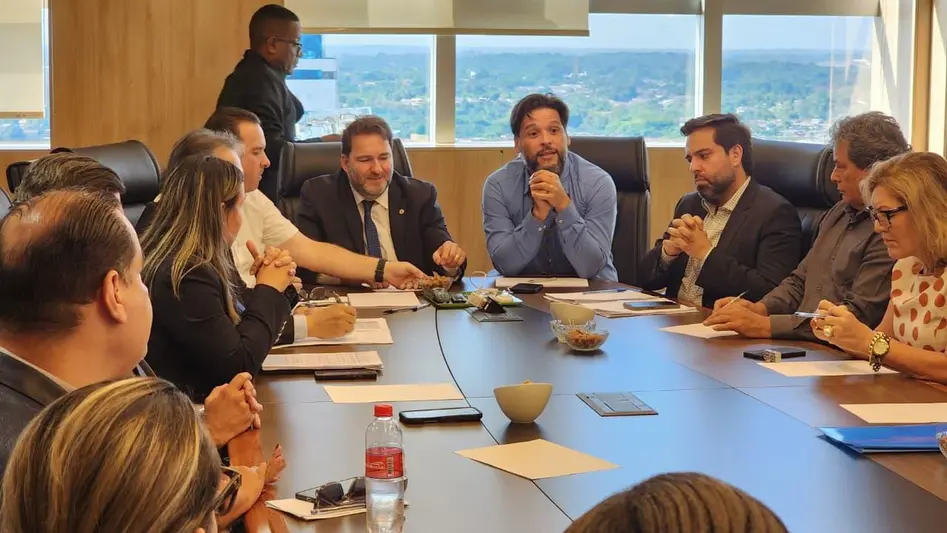 Delegado Camargo critica governo por salários baixos e gastos com terceirização na saúde