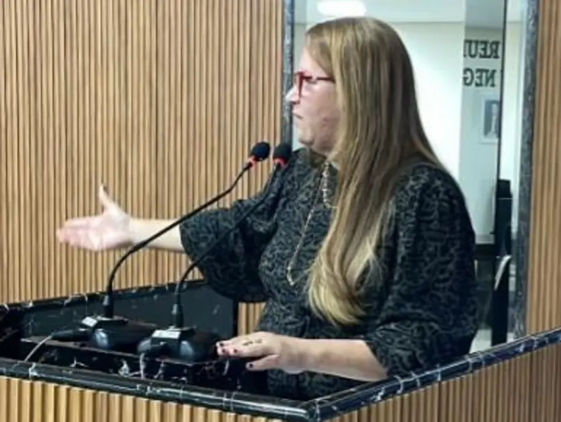 Vereadora alerta sobre riscos no atendimento de saúde e pede reajuste salarial