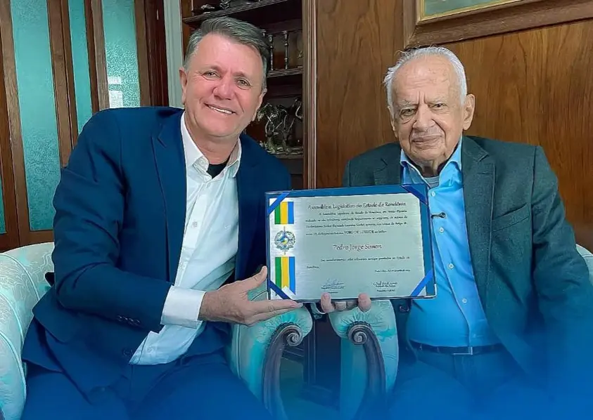 Deputado Luizinho Goebel homenageia ex-senador Pedro Simon na CCJ em Rondônia