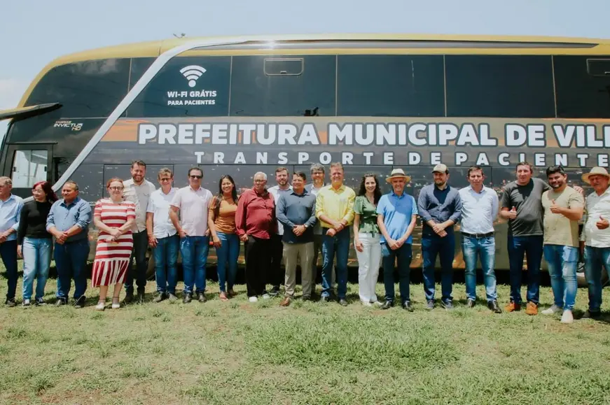 Senador Jaime Bagattoli entrega ônibus para transporte de pacientes em Vilhena