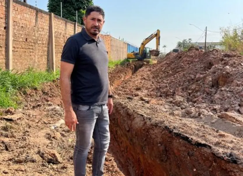Vereador Márcio Pacele acompanha início de obras de drenagem no Lagoa