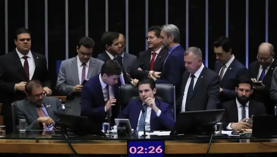 Câmara aprova PEC da Blindagem que dificulta ações do STF contra parlamentares