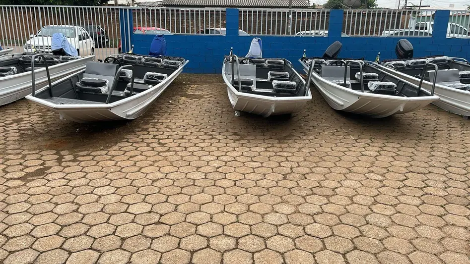 Prefeitura de Porto Velho entrega seis voadeiras para comunidades ribeirinhas