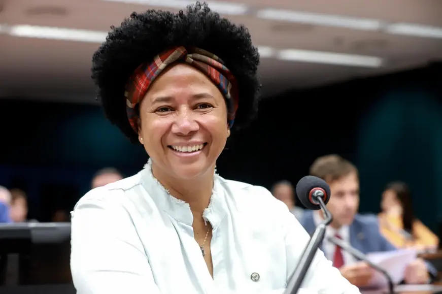 Deputada Sílvia Cristina entrega emenda de R$ 500 mil para AMA-RO