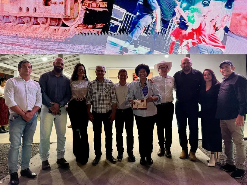 Sílvia Cristina recebe título de cidadã de Jaru durante Expojaru