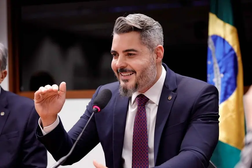 Deputado Thiago Flores solicita tramitação urgente de projeto que isenta professores de Imposto de Renda