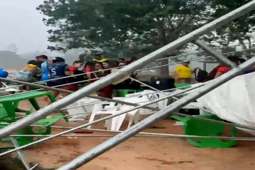 Tempestade interrompe partida de futebol feminino em Vilhena Brasil