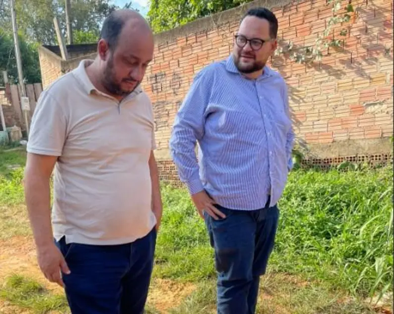Vereador e secretário visitam bairro Triângulo para ouvir demandas de moradores
