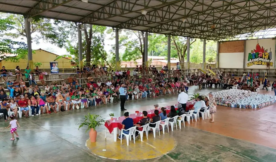 Deputado Alex Redano participa da entrega de 3 mil cestas básicas em Porto Velho