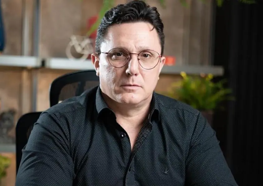 Vereador Thiago Tezzari contrata advogado Nelson Canedo após operação policial