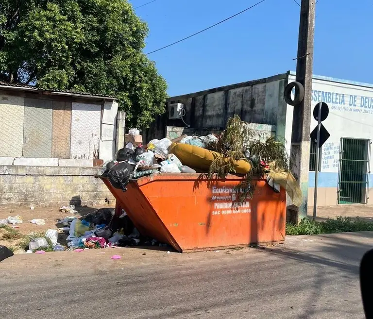 Caçamba de lixo transborda em Porto Velho e moradores reclamam de coleta insuficiente