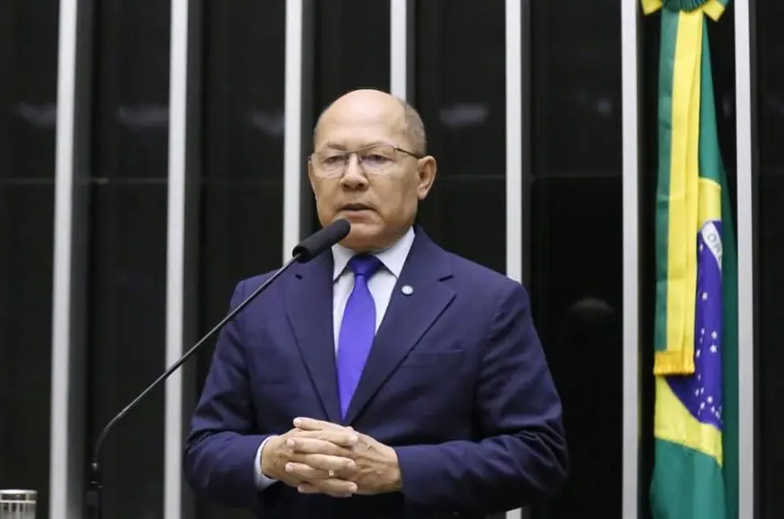 Coronel Chrisóstomo entrega veículos para reforço da saúde em Buritis
