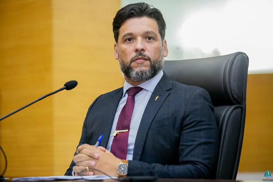 Delegado Camargo solicita transparência sobre horas extras de servidores de hospital em Porto Velho