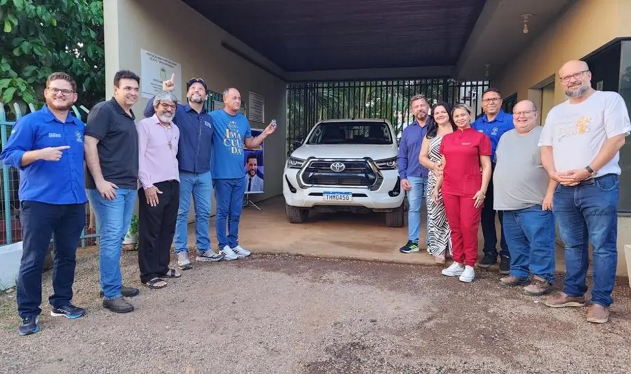 Associação São Camilo recebe caminhonete para fortalecer trabalho social em Cacoal