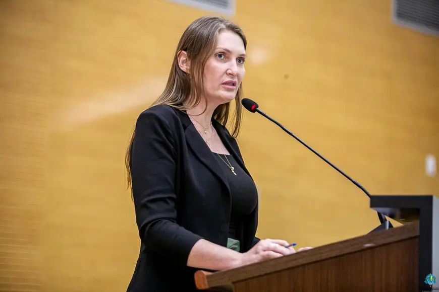 Deputada critica desocupação de famílias em Alvorada d'Oeste e pede ação coletiva