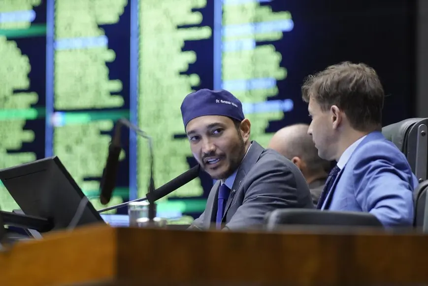 Deputado Dr Fernando Máximo apoia aprovação de PEC que permite acumulação de cargos para professores