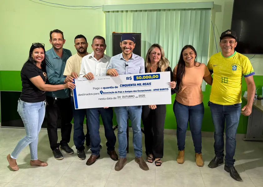 Deputado Dr. Fernando Máximo entrega doação de R$ 50 mil à APAE de Buritis