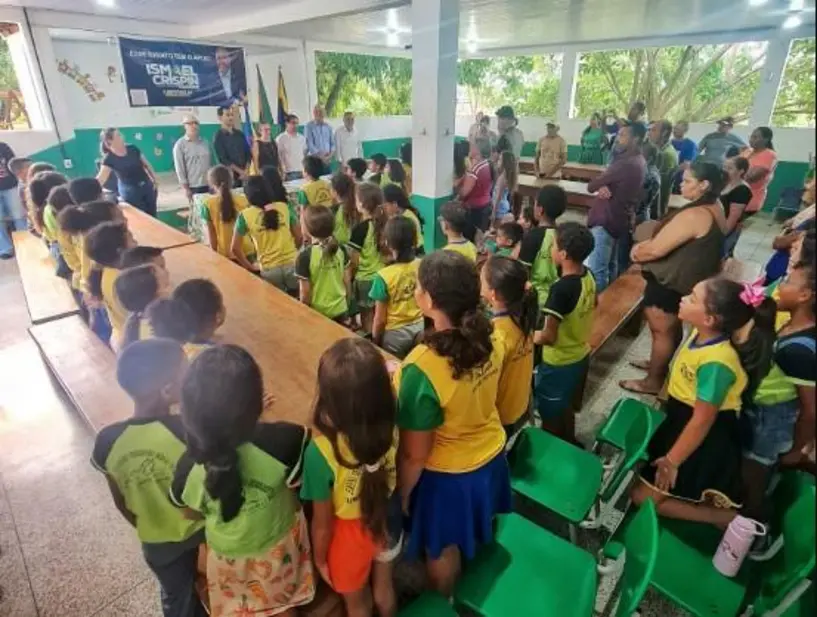 Deputado Ismael Crispin assina ordem de serviço para escola em Buritis
