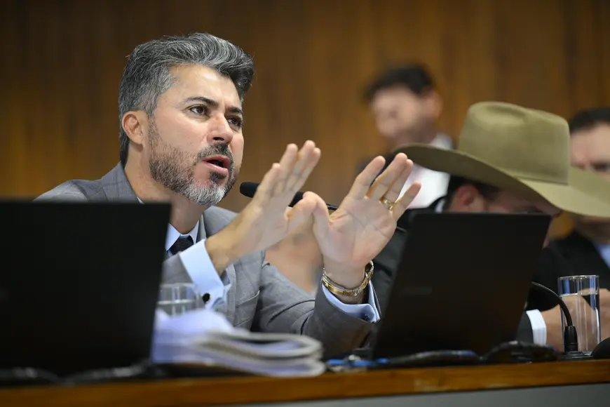 Marcos Rogério libera R$ 4,3 milhões para educação em cinco municípios de Rondônia