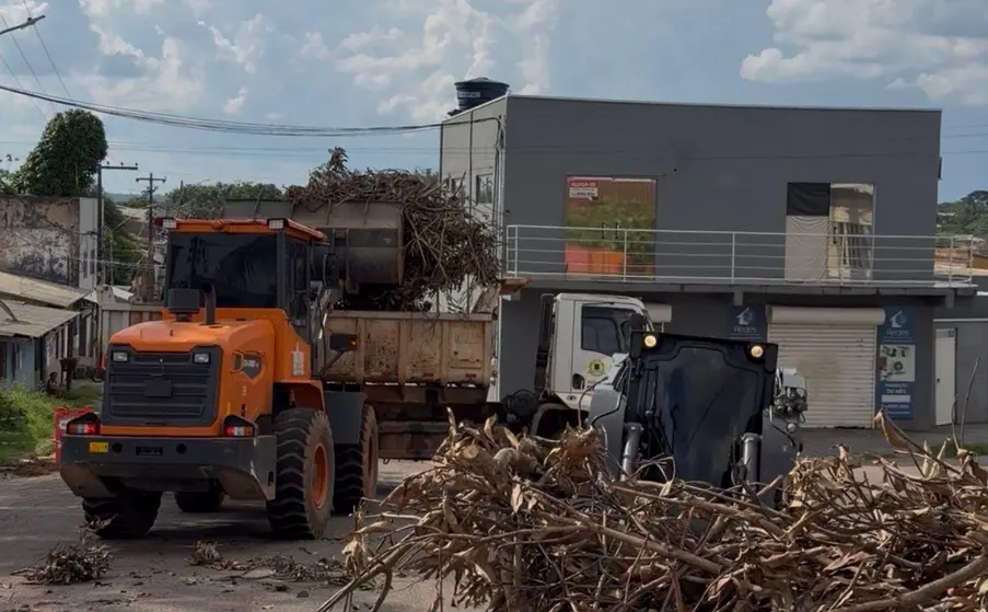 Prefeitura de Porto Velho realiza mutirão de limpeza no bairro São Sebastião I