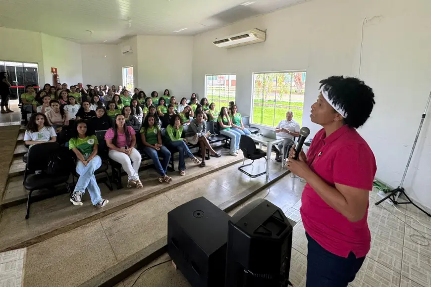 Deputada Sílvia Cristina realiza palestras sobre prevenção do câncer de mama em Rondônia