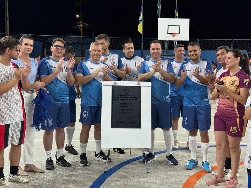 Deputado Dr Luís do Hospital inaugura quadra poliesportiva em Jaru