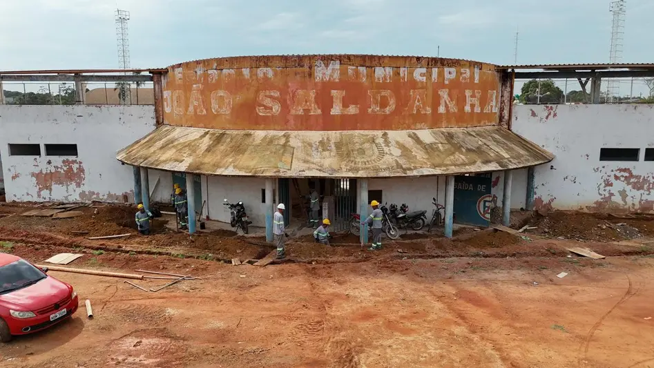 Deputada Dra Taíssa Sousa acompanha reforma do Estádio João Saldanha em Guajará-Mirim