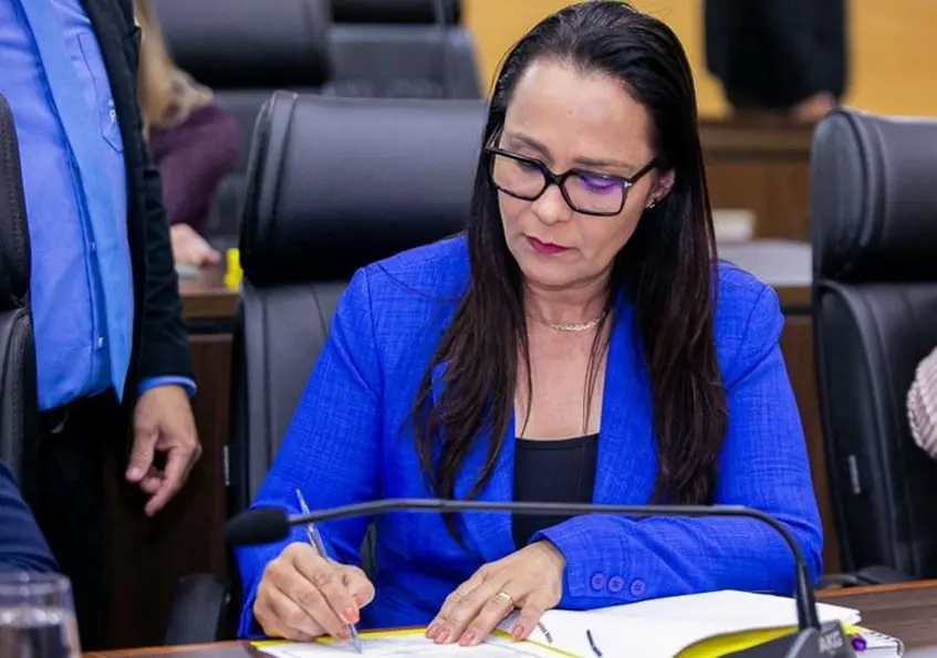 Deputada solicita melhorias em escola de Vilhena para segurança e acessibilidade